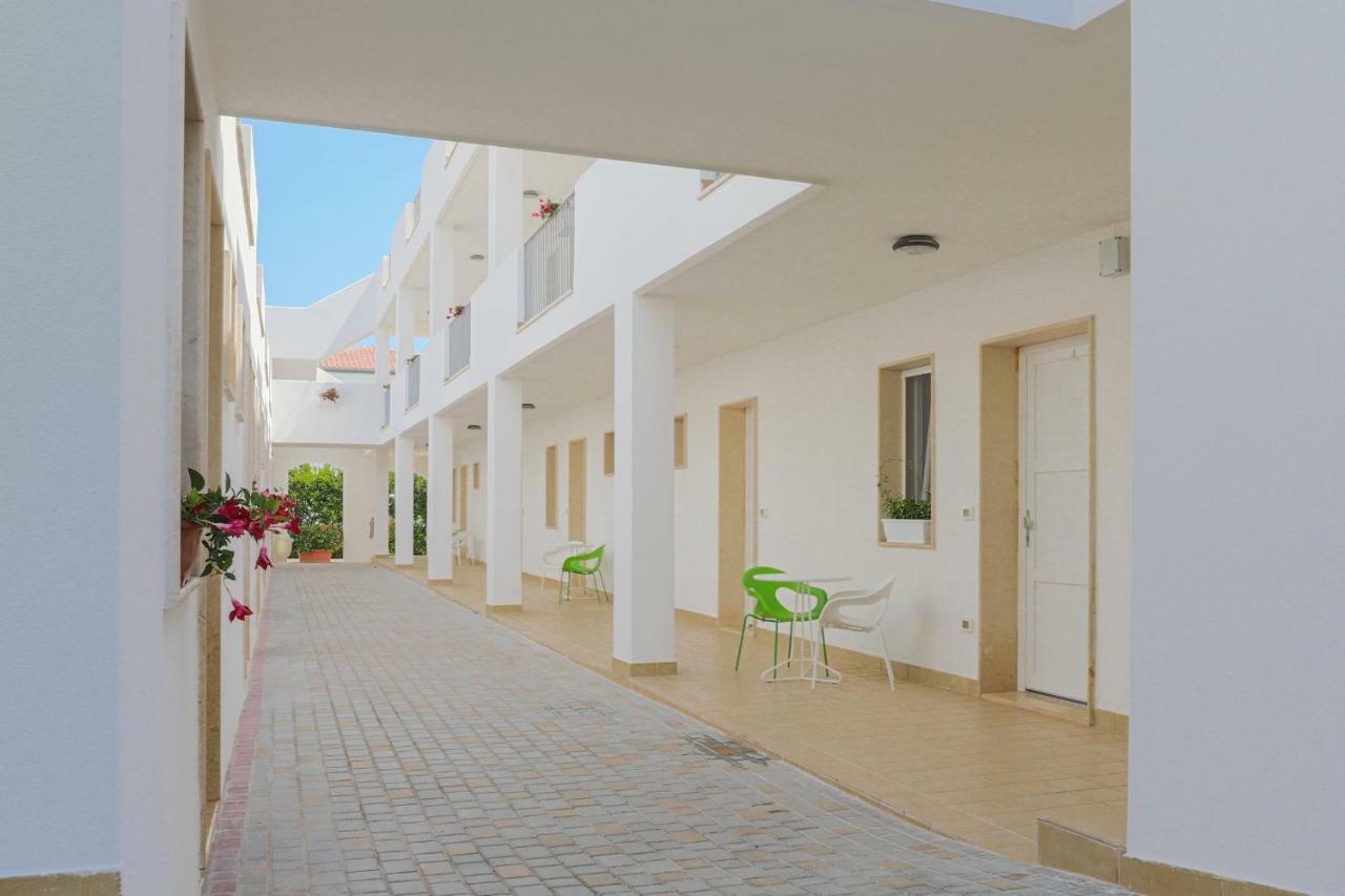 Donnosanto Residence Torre Santa Sabina Exterior photo